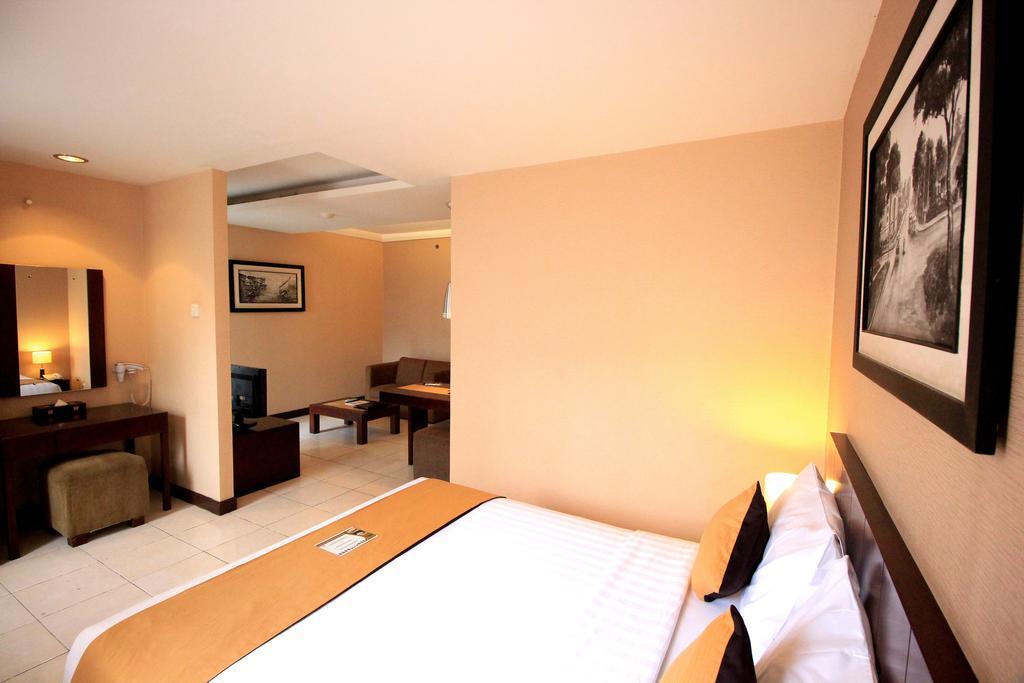 The Majesty Hotel Bandung Exterior photo